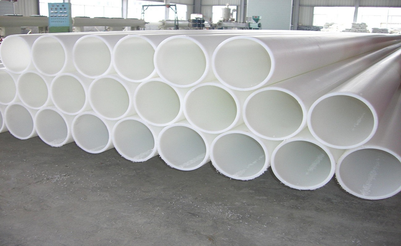 white HDPE pipe for water
